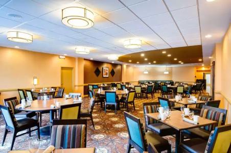 DoubleTree by Hilton - Brownstone - University - 20