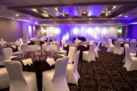 DoubleTree by Hilton - Brownstone - University - 15