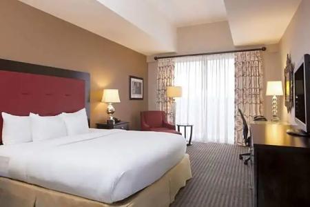 DoubleTree by Hilton - Brownstone - University - 43