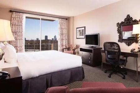 DoubleTree by Hilton - Brownstone - University - 32