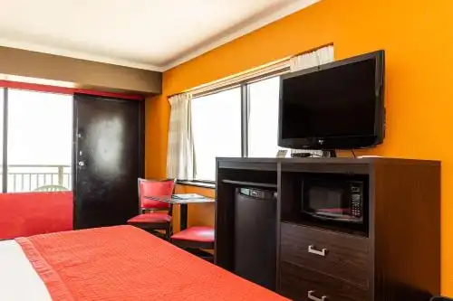 Best Western Plus Sandcastle Beachfront - 18