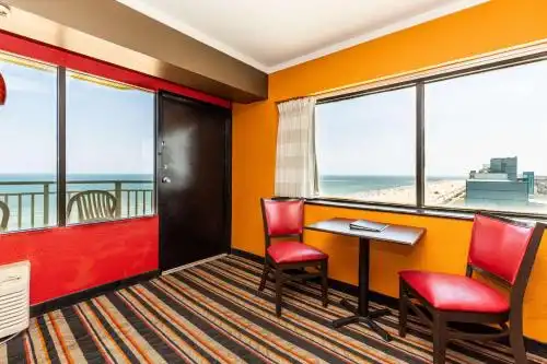 Best Western Plus Sandcastle Beachfront - 17