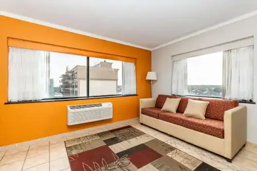 Best Western Plus Sandcastle Beachfront - 20
