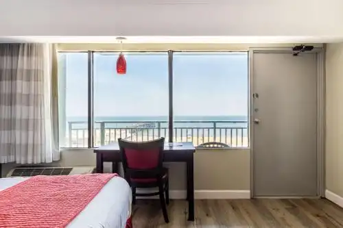 Best Western Plus Sandcastle Beachfront - 26