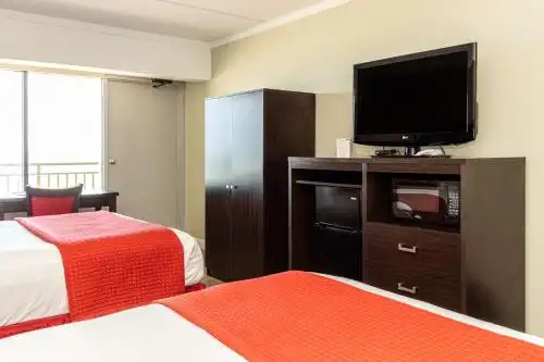 Best Western Plus Sandcastle Beachfront - 8