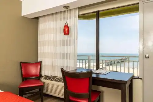 Best Western Plus Sandcastle Beachfront - 9
