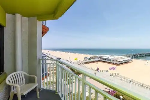 Best Western Plus Sandcastle Beachfront - 10