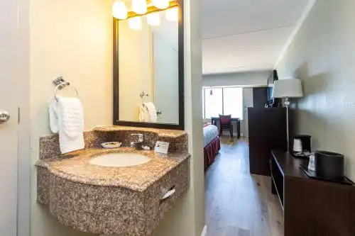 Best Western Plus Sandcastle Beachfront - 16