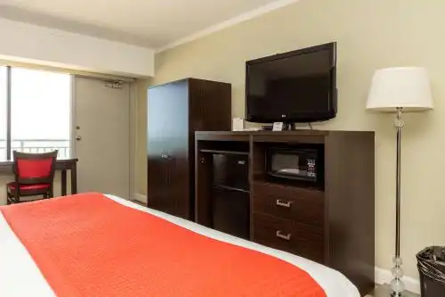 Best Western Plus Sandcastle Beachfront - 13