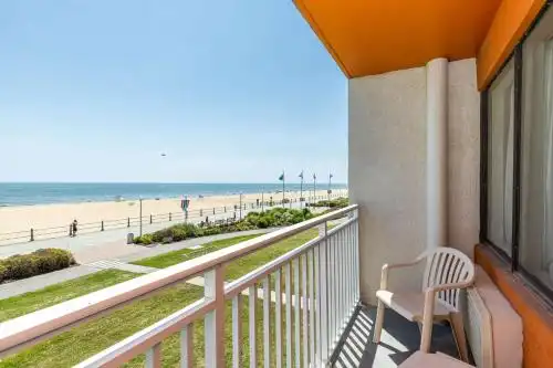 Best Western Plus Sandcastle Beachfront - 24