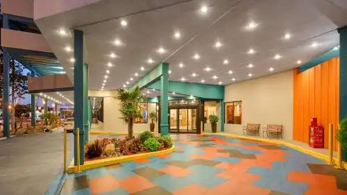 Best Western Plus Sandcastle Beachfront - 5