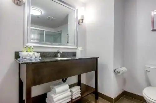 Holiday Inn Express & Suites Carlsbad Beach, An Ihg - 2