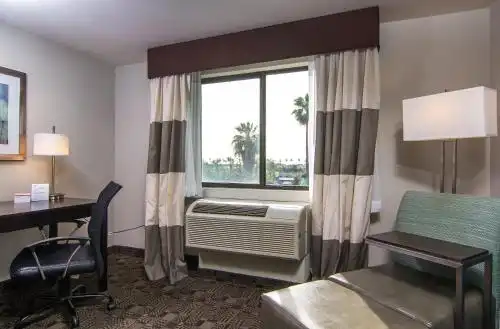 Holiday Inn Express & Suites Carlsbad Beach, An Ihg - 31