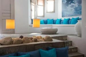 Alfa Rooms, Науса