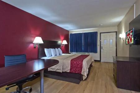 Red Roof Inn South - 5
