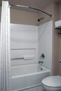 Baymont by Wyndham Miami Doral - 32