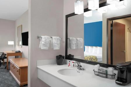 Baymont by Wyndham Miami Doral - 7