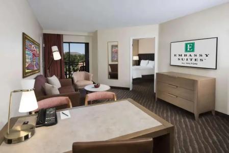 Embassy Suites Phoenix - Scottsdale - 3