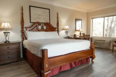 Inn at Crestwood - 39
