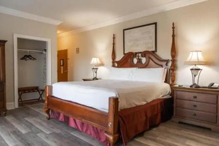 Inn at Crestwood - 133