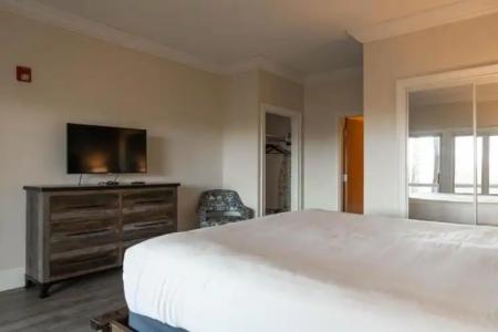 Inn at Crestwood - 102