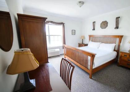 Inn at Crestwood - 25