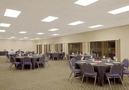 Days Inn & Suites by Wyndham - 24