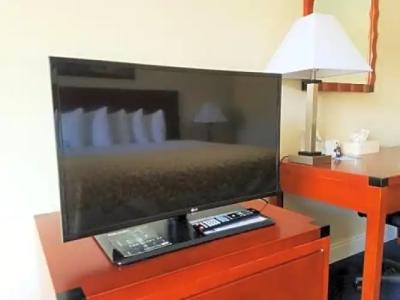 Days Inn & Suites by Wyndham - 28