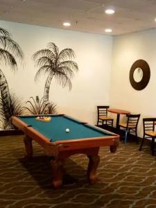 Days Inn & Suites by Wyndham - 15