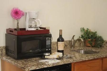 Hillwinds Inn - - 16