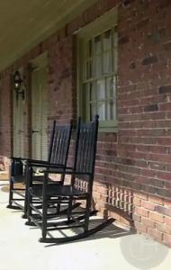 Hillwinds Inn - - 5