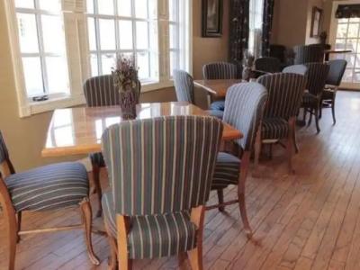 Hillwinds Inn - - 19