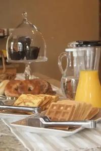 Hillwinds Inn - - 9