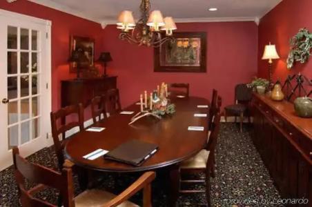 Hillwinds Inn - - 12