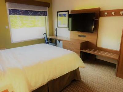 Holiday Inn Express South, An Ihg - 7