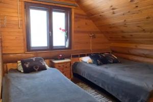 Kundziņi, Бирини