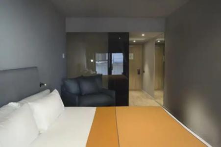 Yurbban Trafalgar - 12