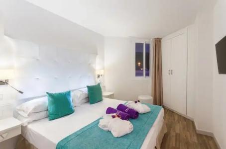 Fergus Style Cala Blanca Suites - 51