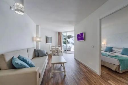 Fergus Style Cala Blanca Suites - 9