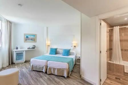 Fergus Style Cala Blanca Suites - 37