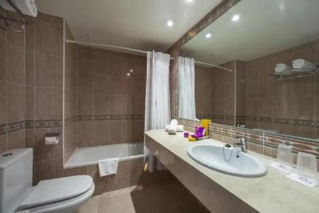 Fergus Style Cala Blanca Suites - 40