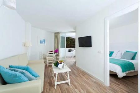 Fergus Style Cala Blanca Suites - 13