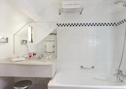 Hôtel Le Colisée - 9