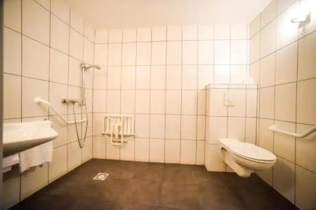 o Lyon Charité - 33