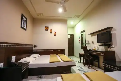Smyle Inn - 3 minutes walk From New Delhi Railway Station - 12