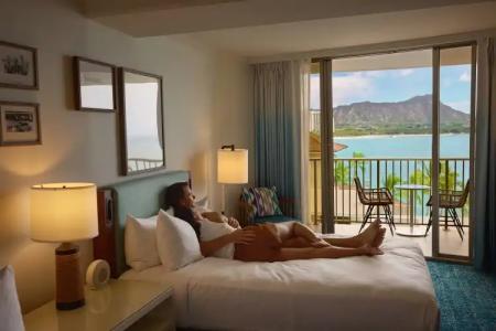 Outrigger Reef Waikiki Beach Resort - 2
