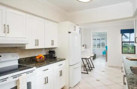 High Noon Beach Resort - 30