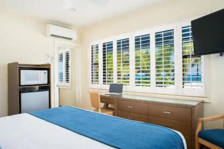 High Noon Beach Resort - 3