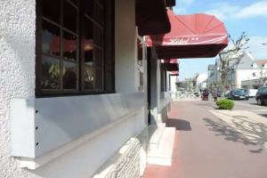 Отель «Hôtel Le Chantilly», Довиль