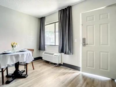 TraveSuites by Wyndham East Gate Orange - 46